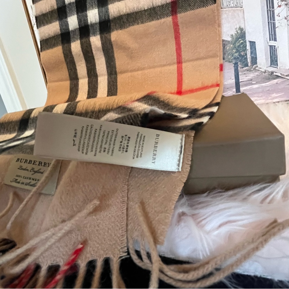 Burberry Cashmere Nova Check Scarf NEW - Picture 4 of 9